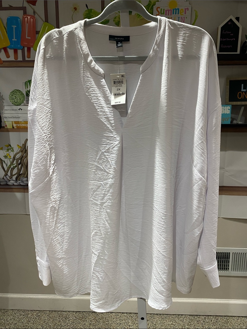 Alfani White Long Sleeve V-Notch Tunic Blouse size 2 X. Ptp is 27 length 29.
